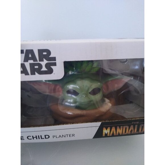 Mandalorian baby yoda‎ planter - Picture 2 of 2